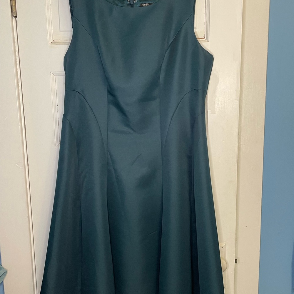 Elegant Teal Sleeveless Dress